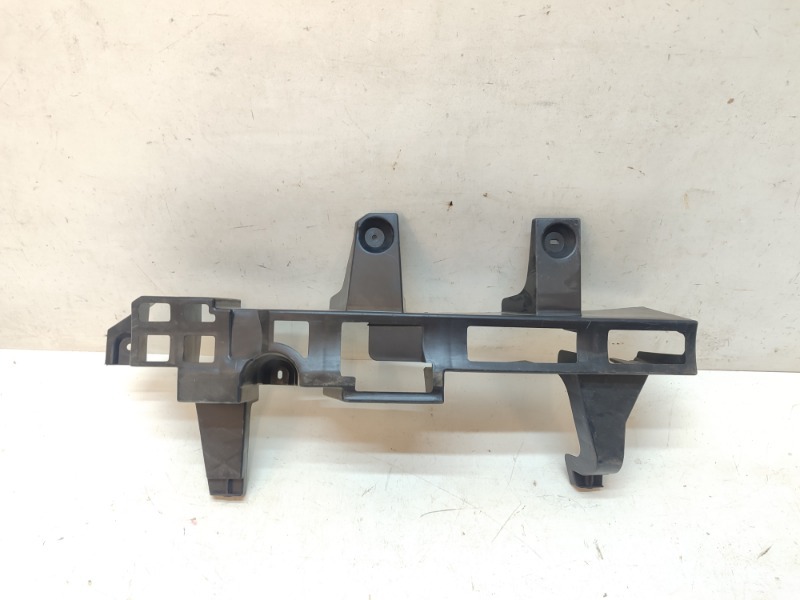 Кронштейн заднего бампера правый