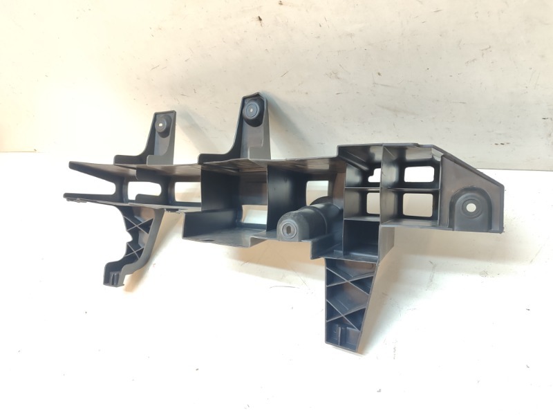 Кронштейн заднего бампера правый