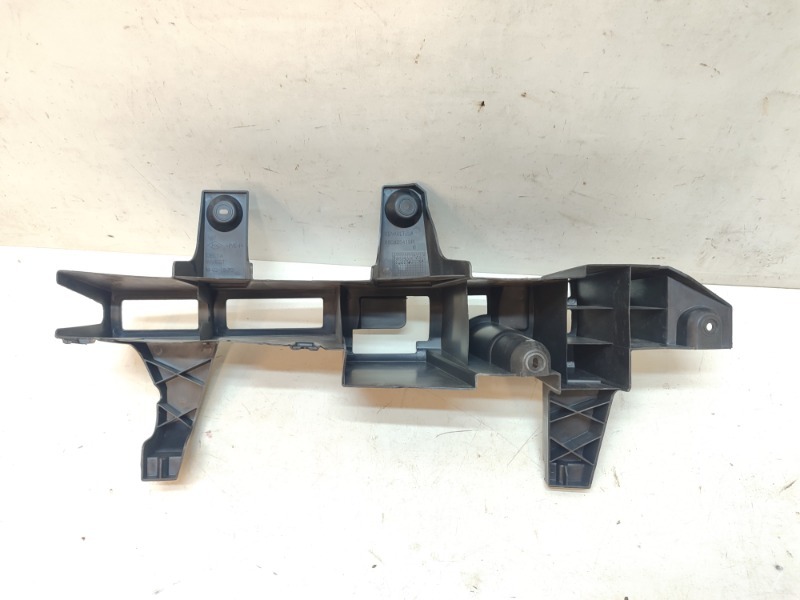 Кронштейн заднего бампера правый