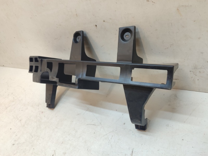 Кронштейн заднего бампера правый