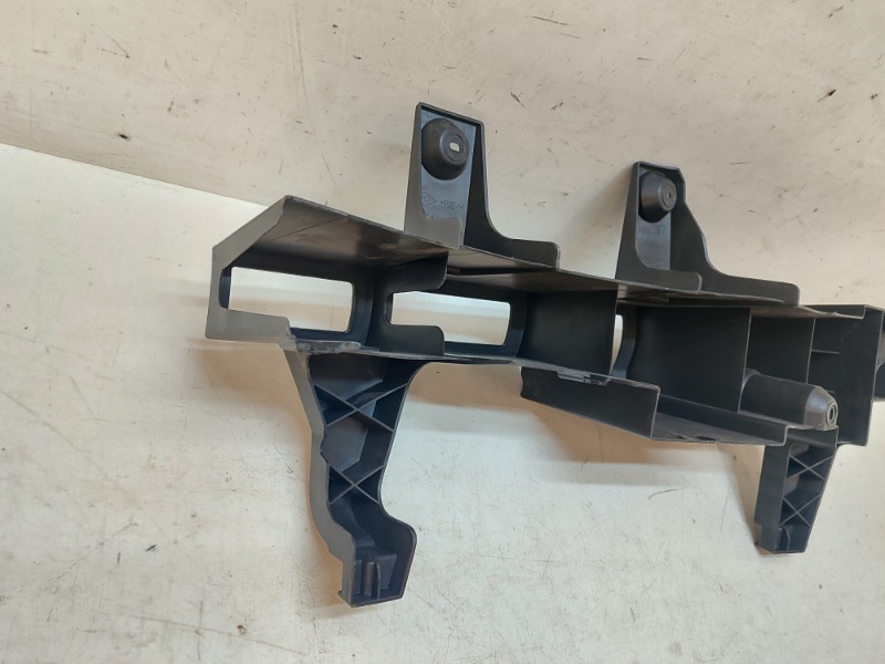 Кронштейн заднего бампера правый