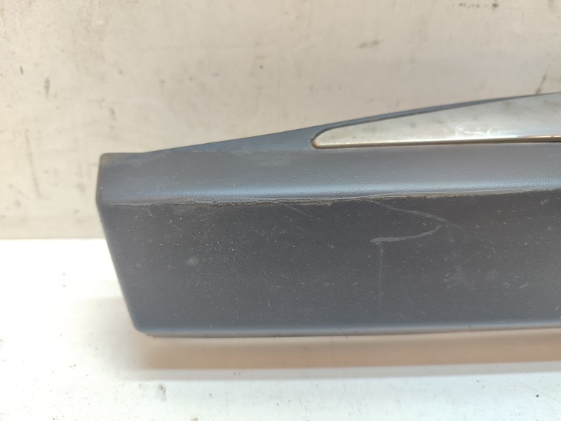 Накладка двери передней левой