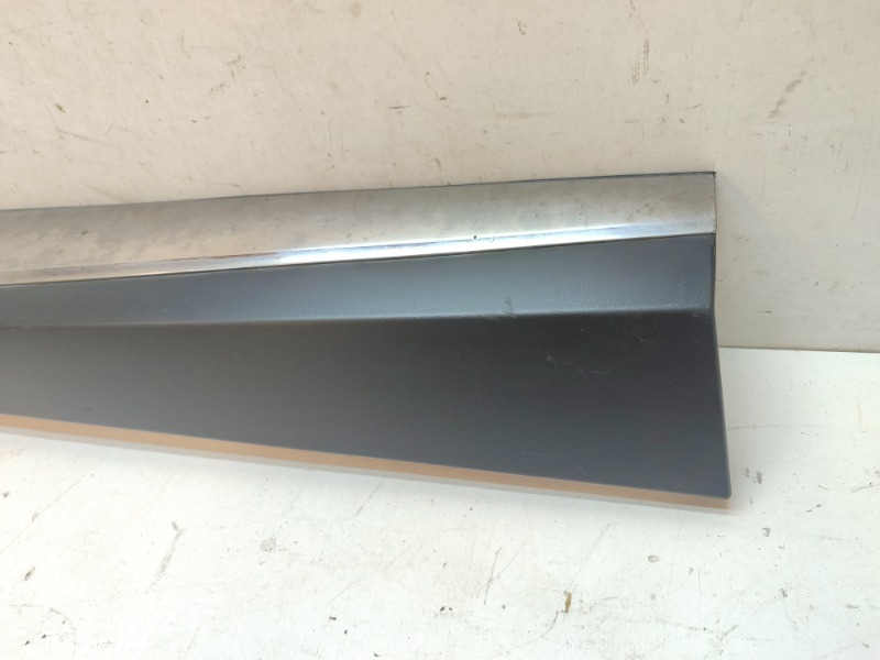 Накладка двери передней левой