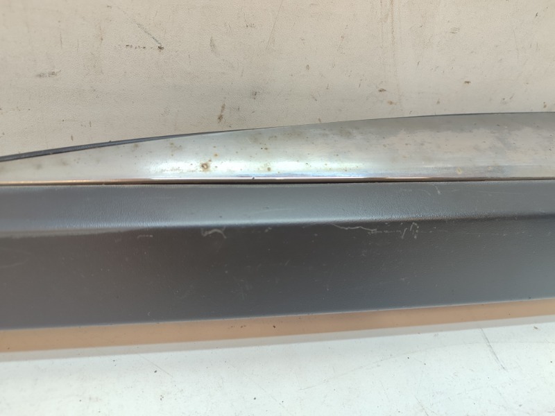 Накладка двери передней левой