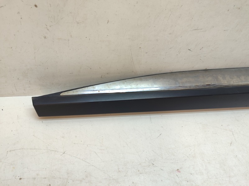 Накладка двери передней левой