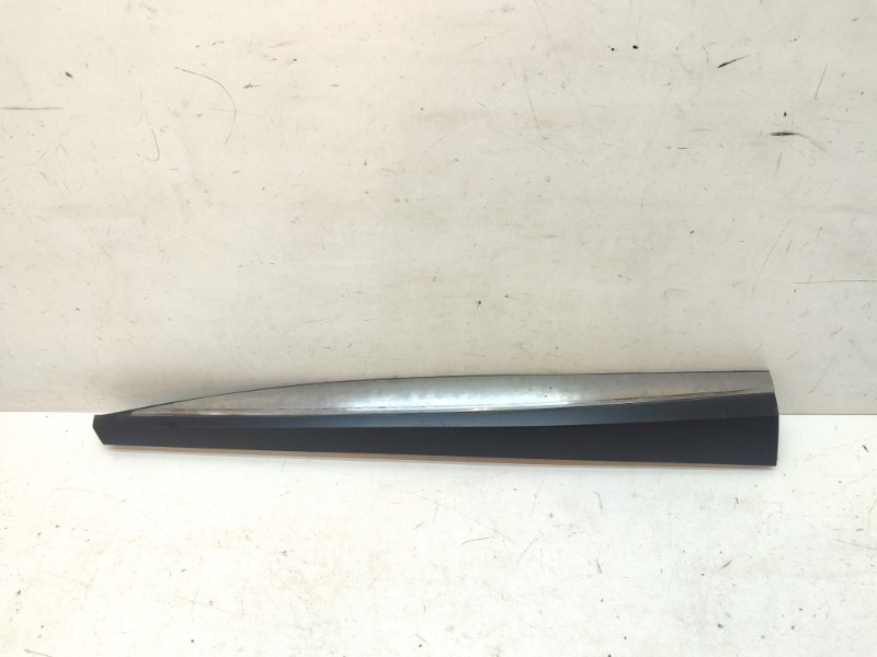 Накладка двери передней левой