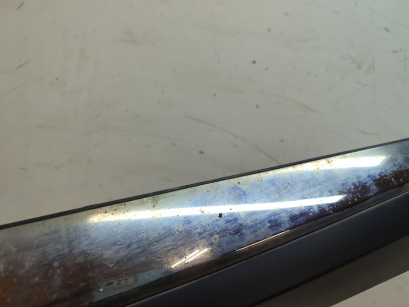 Накладка двери передней левой