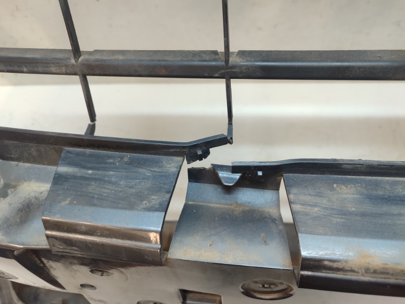 Бампер передний