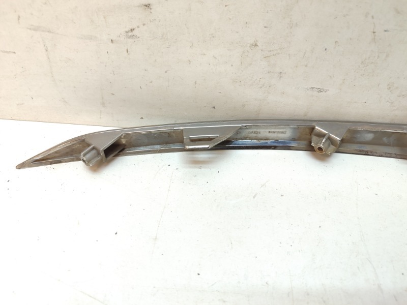 Молдинг переднего бампера левый