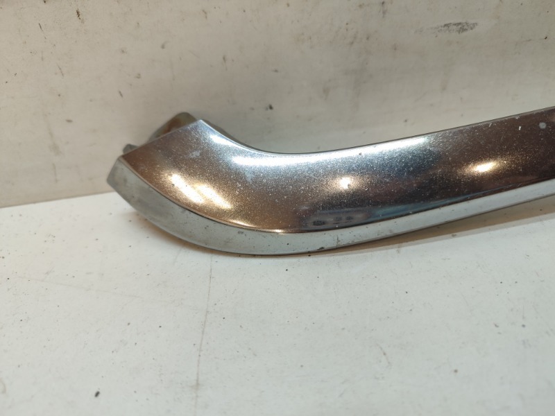 Молдинг переднего бампера левый