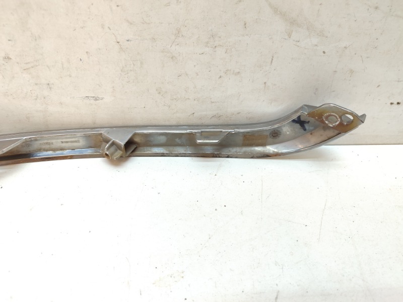 Молдинг переднего бампера левый