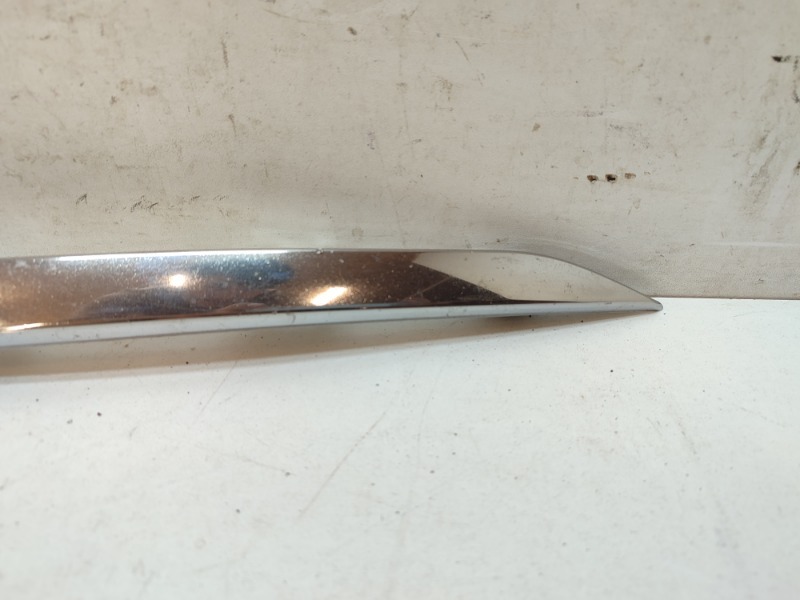 Молдинг переднего бампера левый