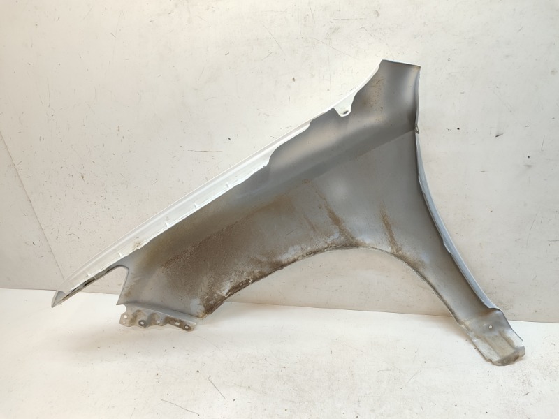 Крыло переднее правое