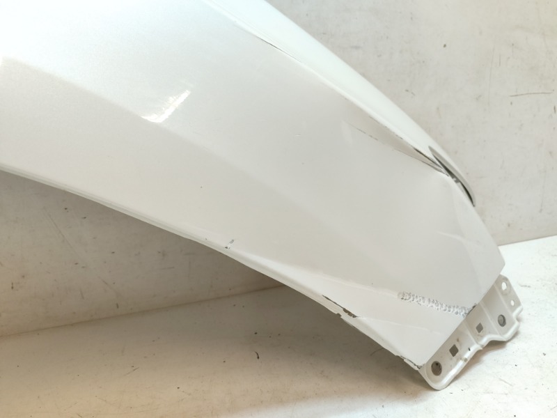 Крыло переднее правое