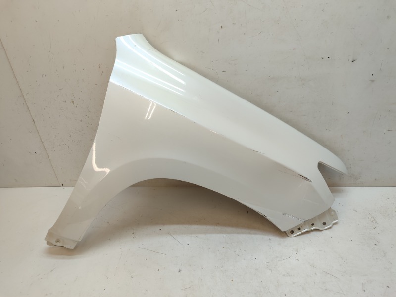 Крыло переднее правое