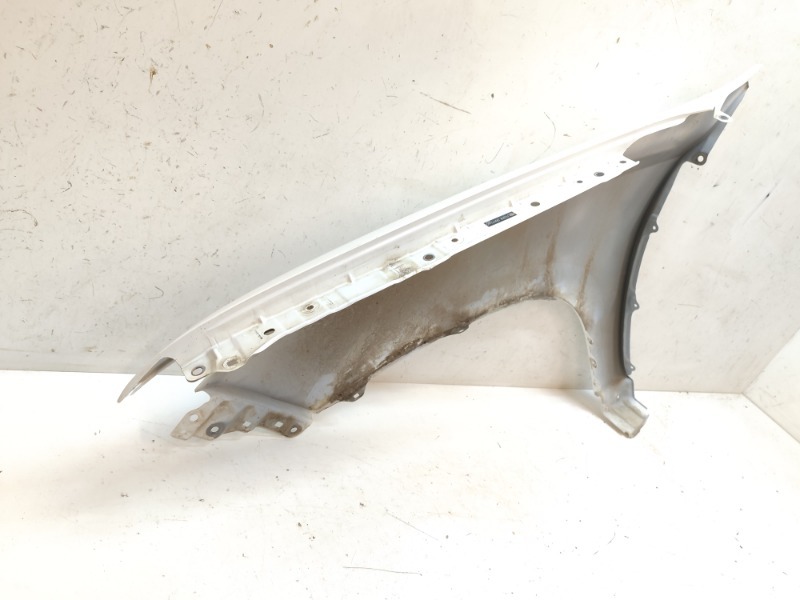 Крыло переднее правое