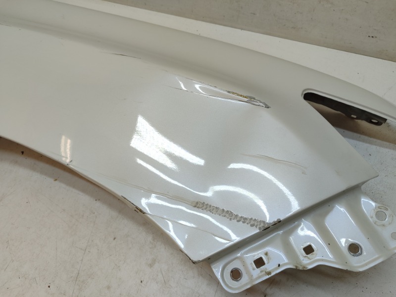 Крыло переднее правое