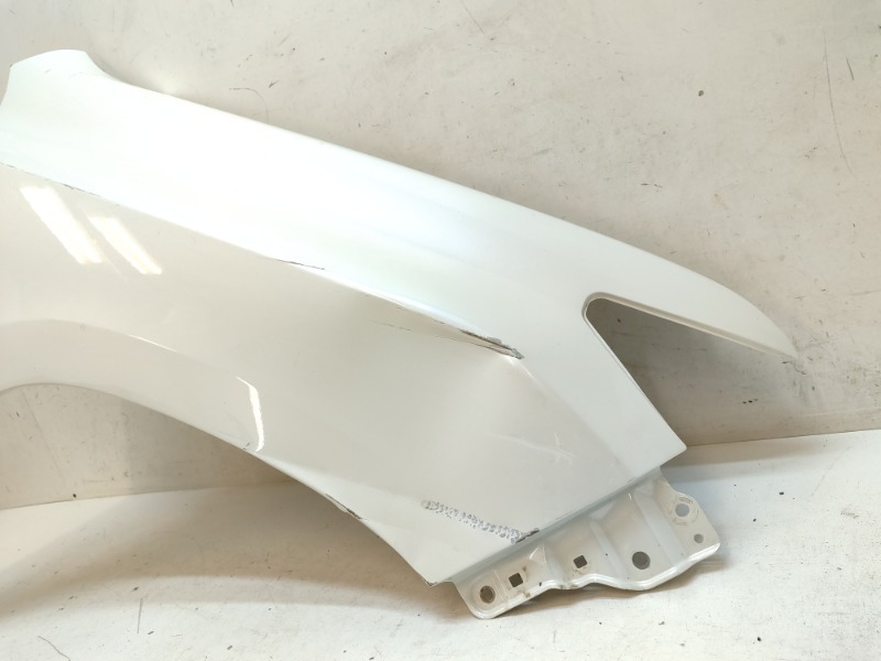 Крыло переднее правое