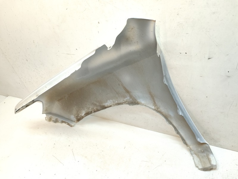 Крыло переднее правое