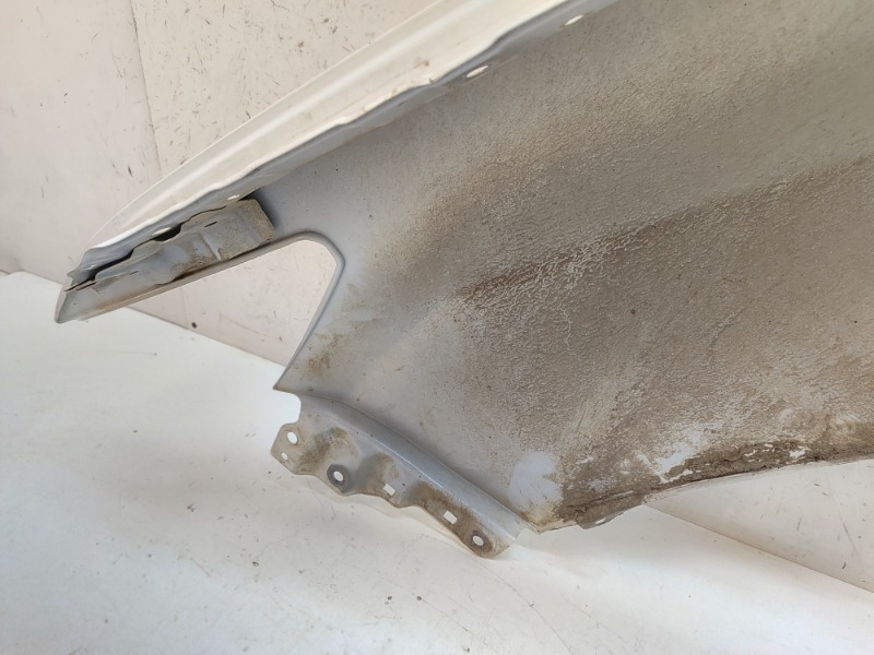 Крыло переднее правое