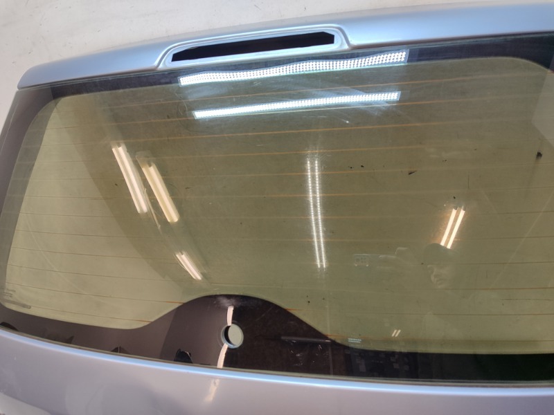 Стекло заднее