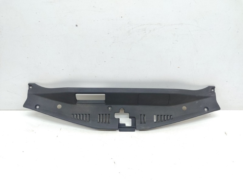 Кожух замка капота