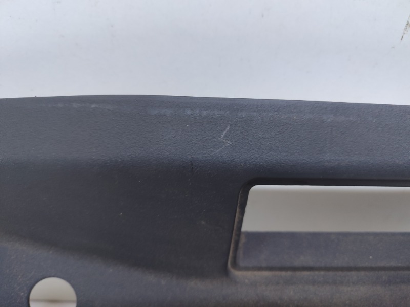 Кожух замка капота