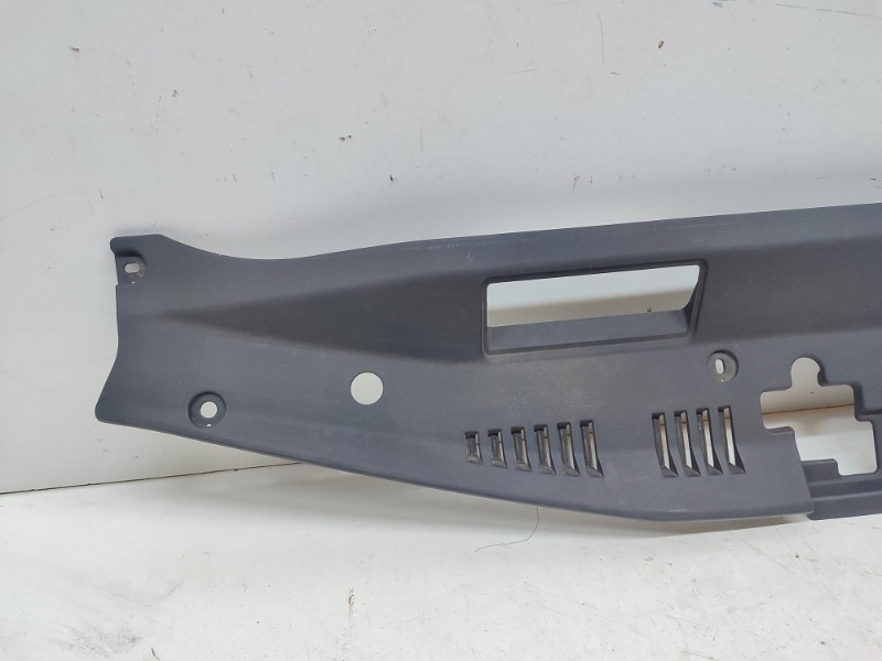 Кожух замка капота