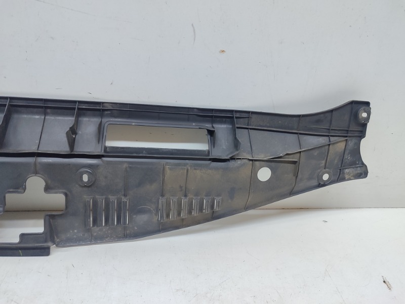 Кожух замка капота