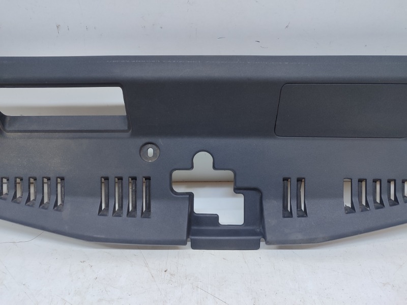 Кожух замка капота