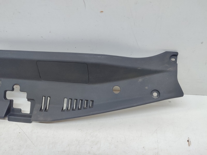 Кожух замка капота