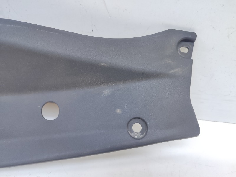 Кожух замка капота