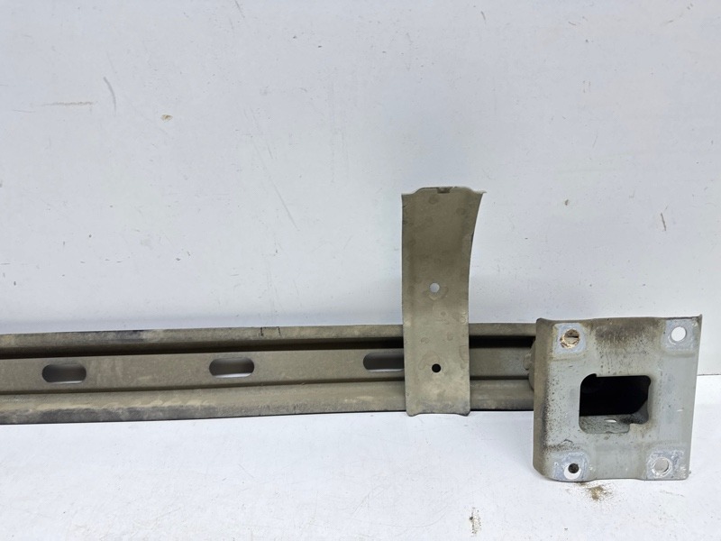 Усилитель заднего бампера