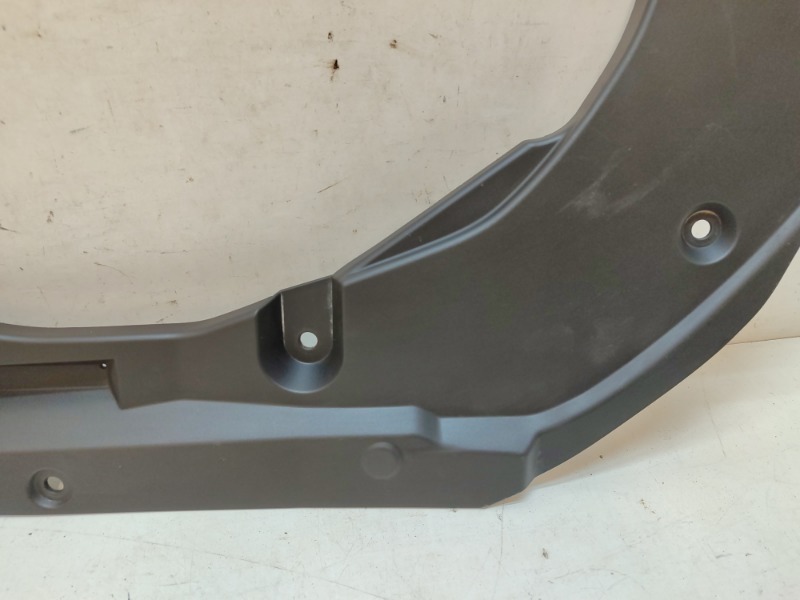 Кожух замка капота