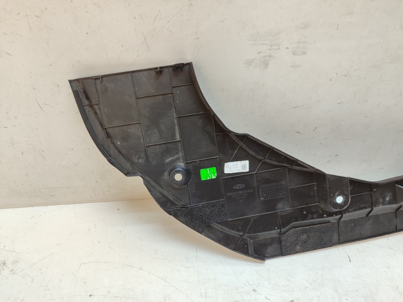 Кожух замка капота