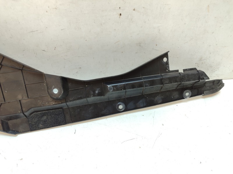 Кожух замка капота