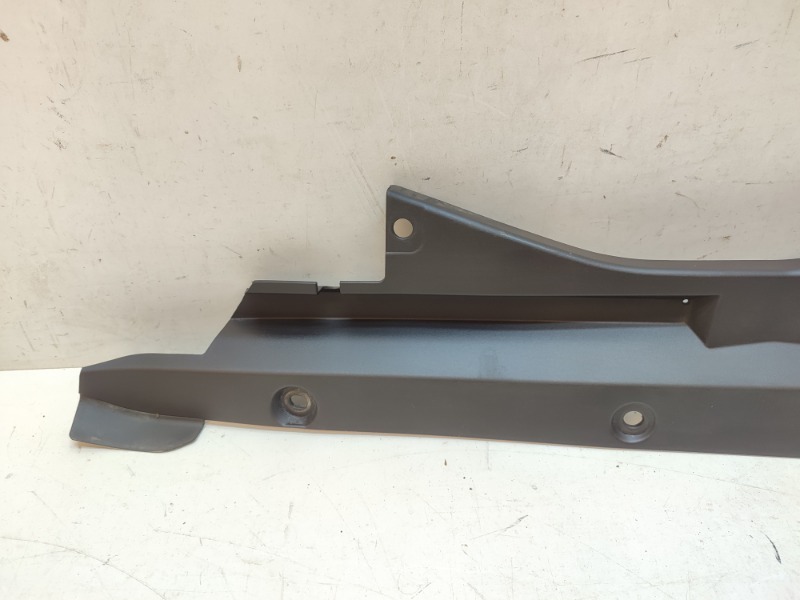 Кожух замка капота