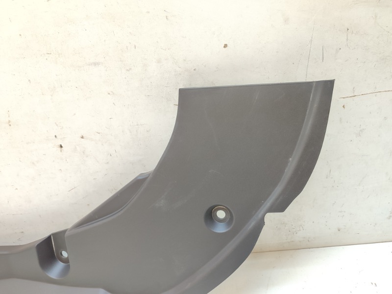 Кожух замка капота