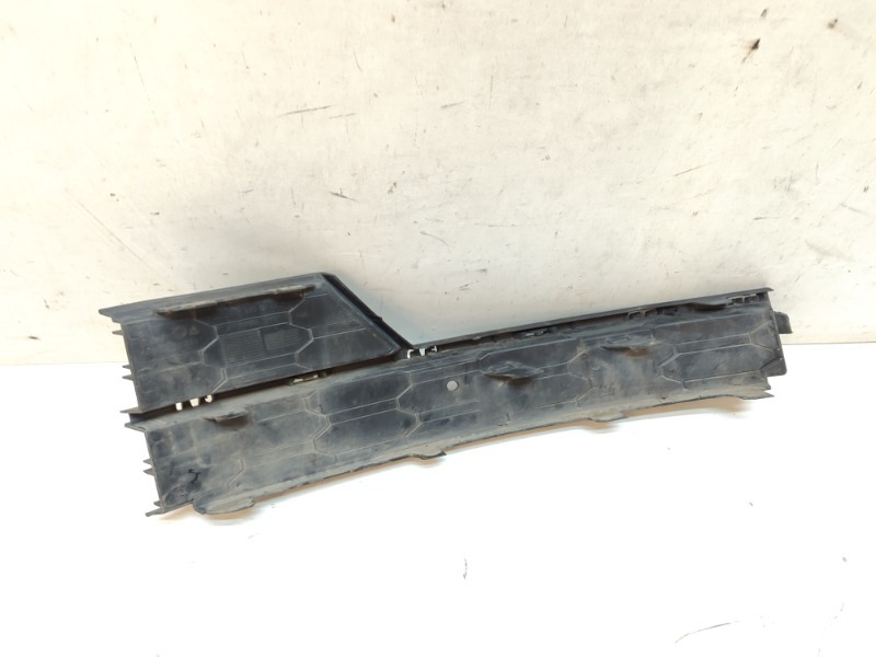 Рамка противотуманной фары правой