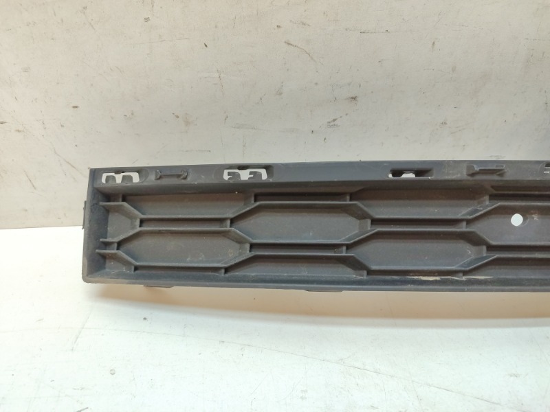 Рамка противотуманной фары правой