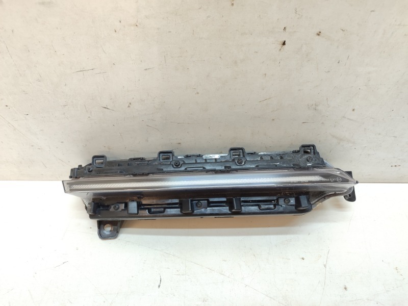 Фара дневного света правая (ходовые огни)