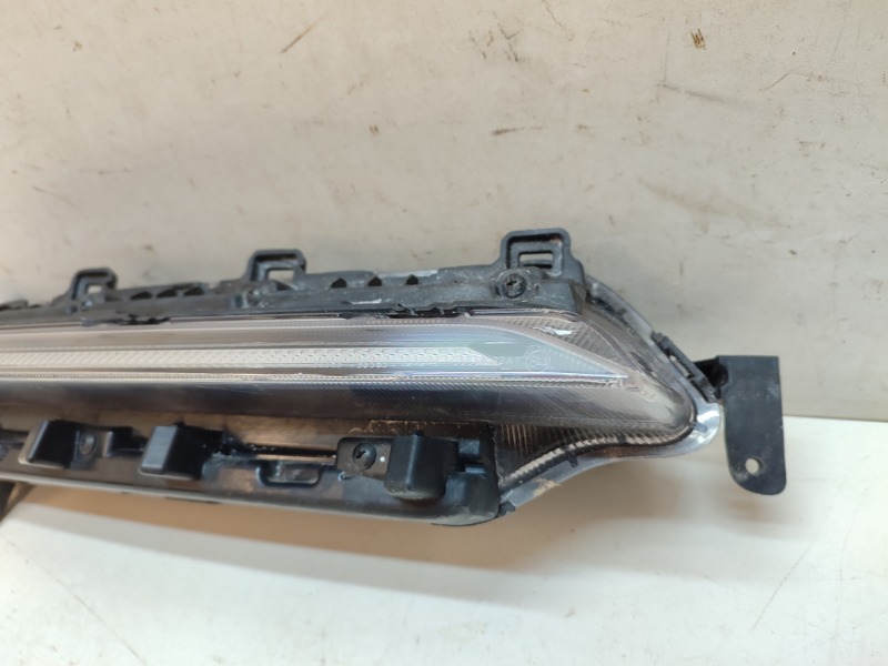 Фара дневного света правая (ходовые огни)