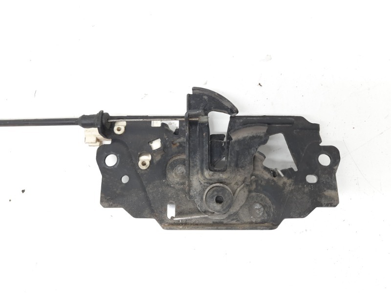 Замок капота