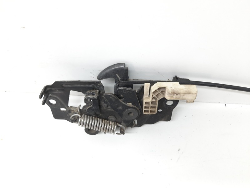 Замок капота