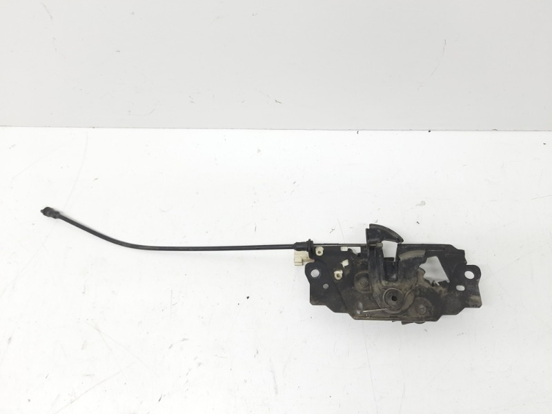 Замок капота