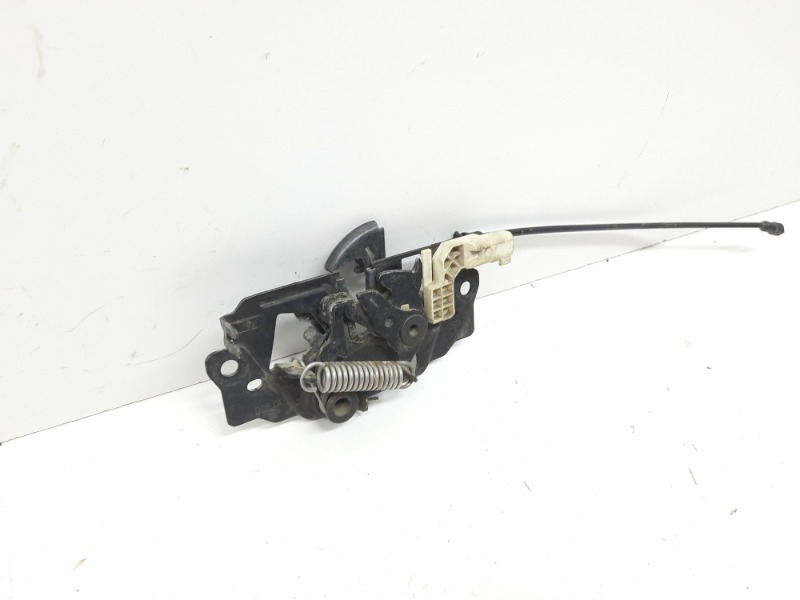 Замок капота