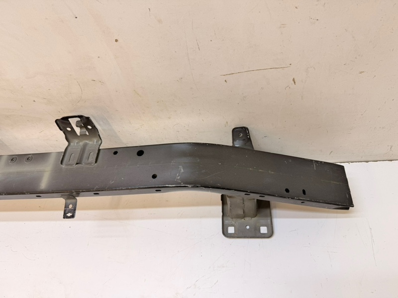 Усилитель переднего бампера