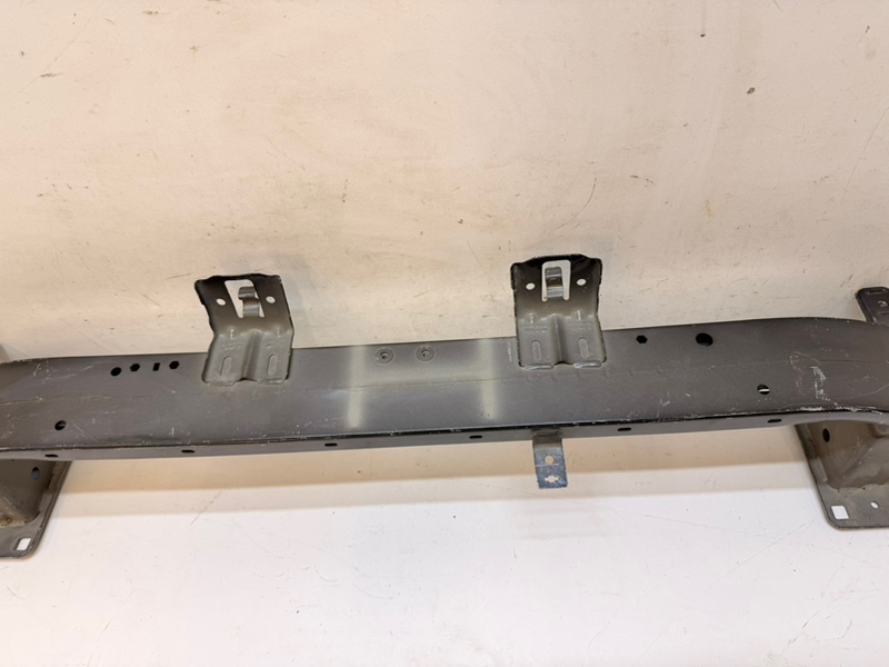 Усилитель переднего бампера