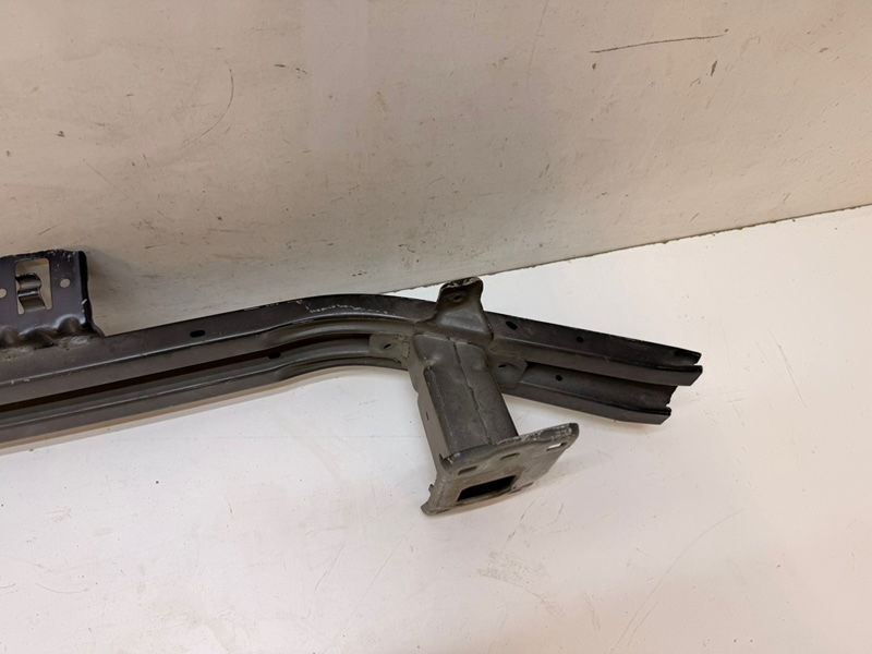 Усилитель переднего бампера