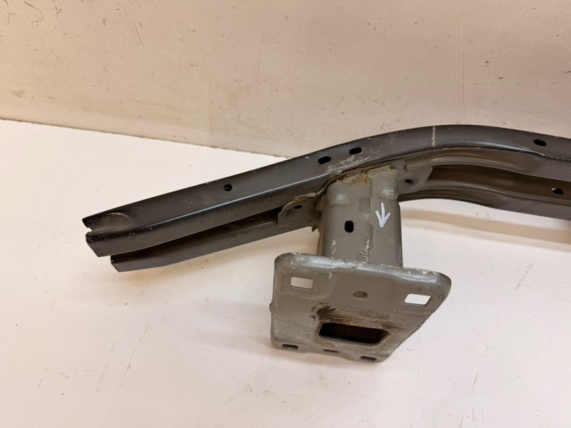 Усилитель переднего бампера